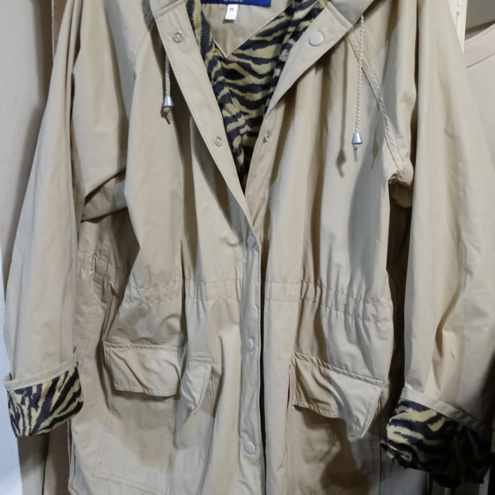 Women's rain jacket